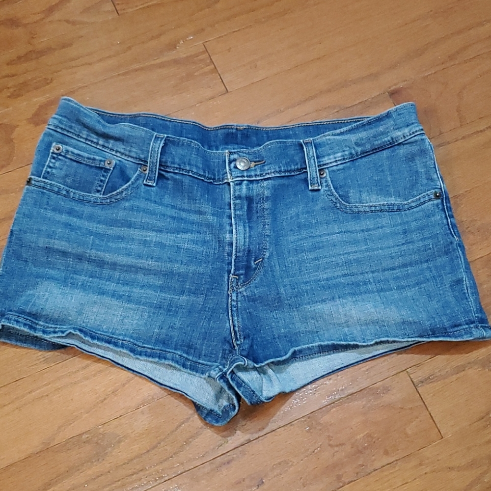 🔵Levi’s Shorts Mid Rise